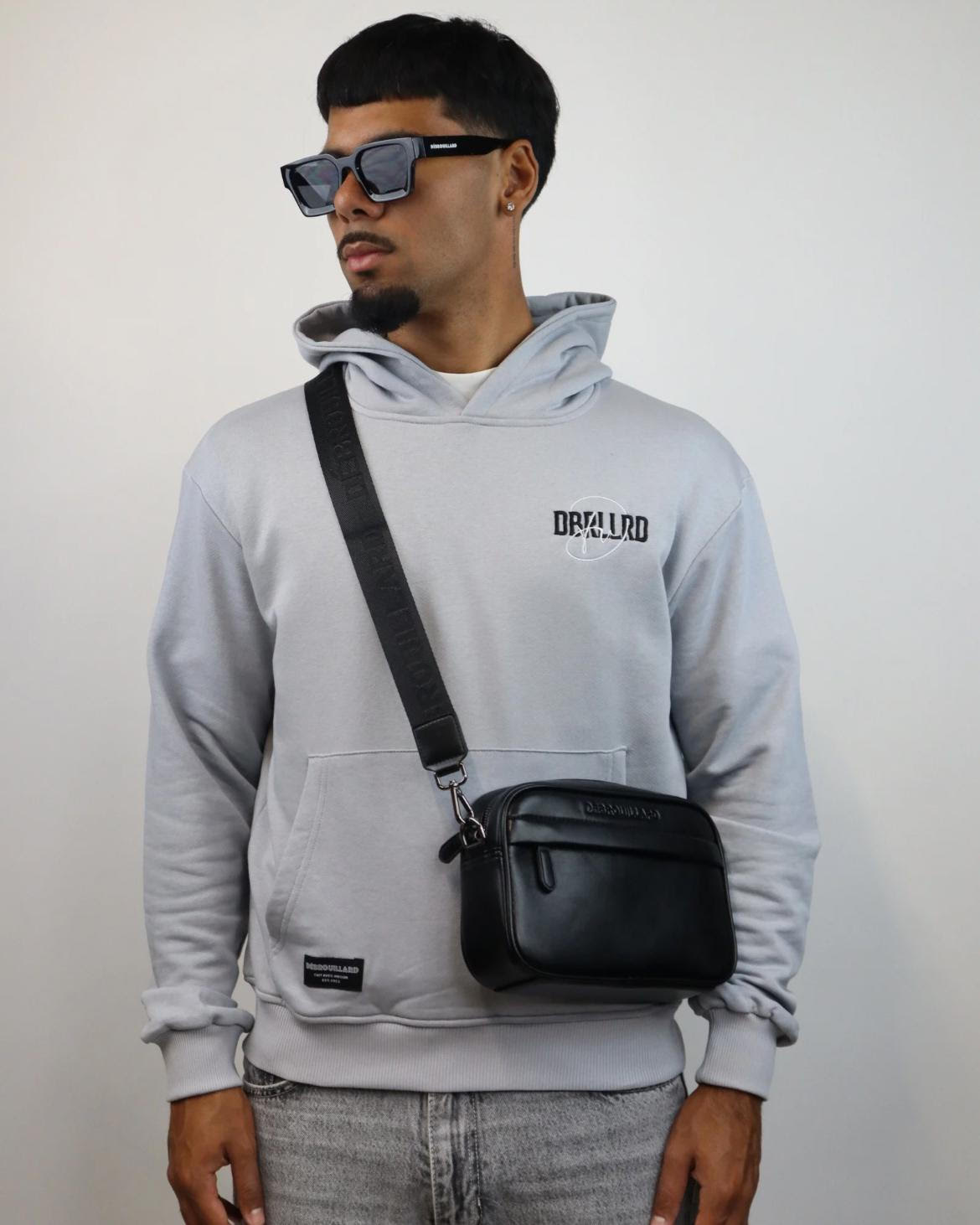 ESSENCE MESSENGER BAG - ZWART